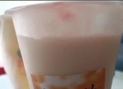 秋风中的奶茶：暖手更暖心的时尚饮品